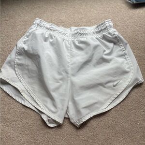 Nike White Athletic Shorts Lightweight Relaxed Fit